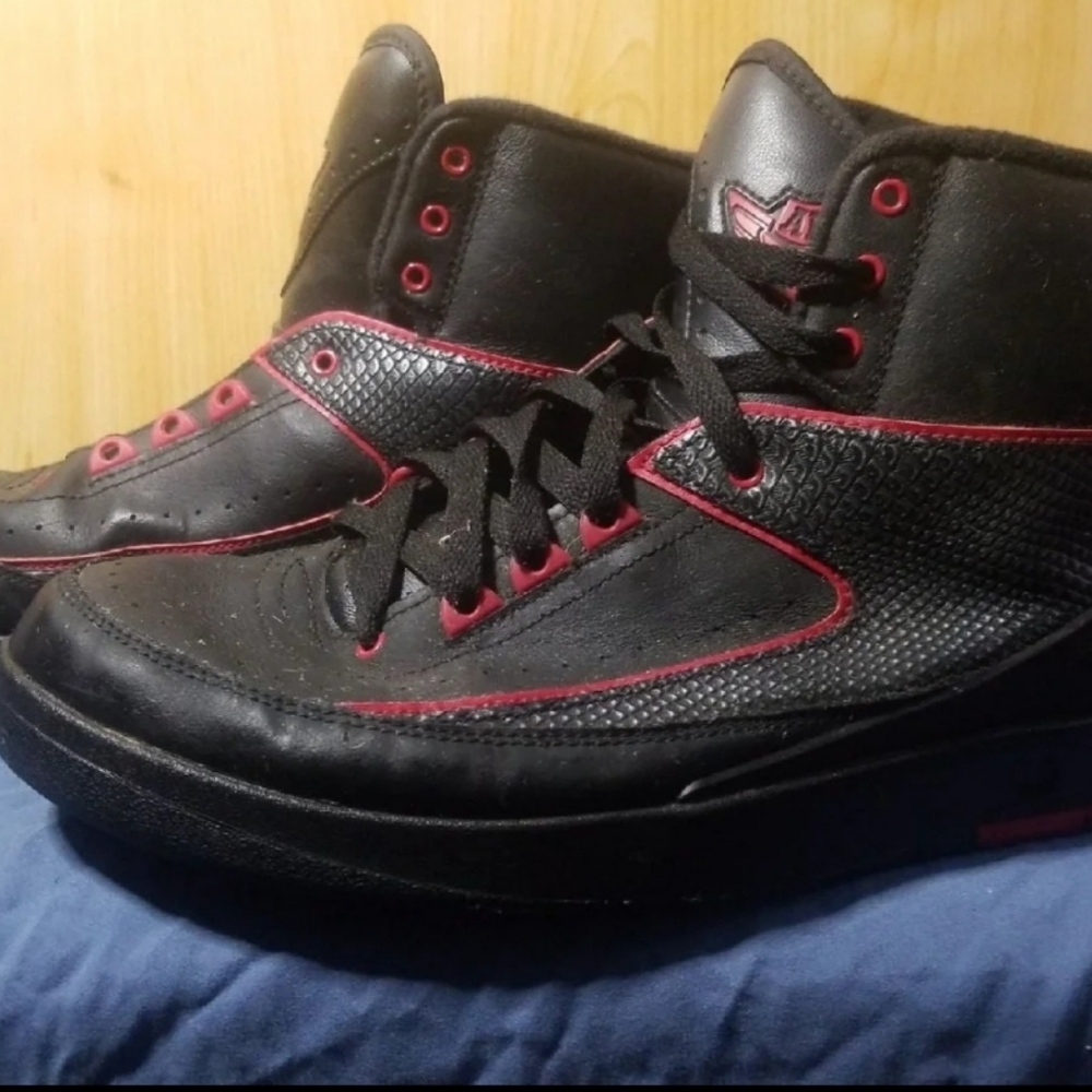 SOLD Jordan Retro 2s